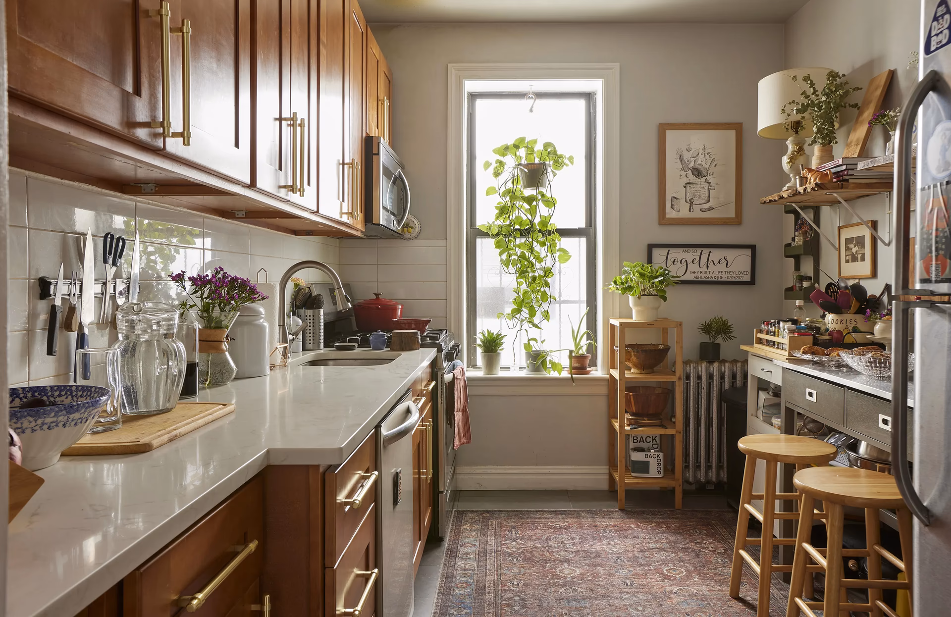 How do you make a kitchen more cozy?