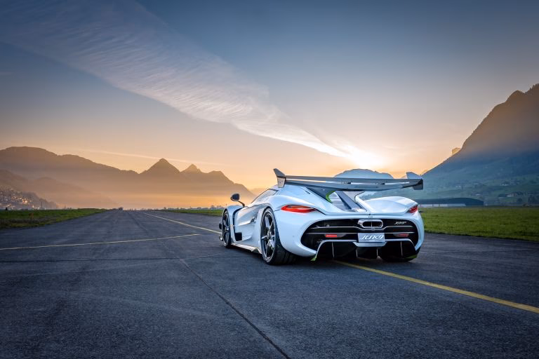 How many Koenigsegg Jesko wallpapers are there?