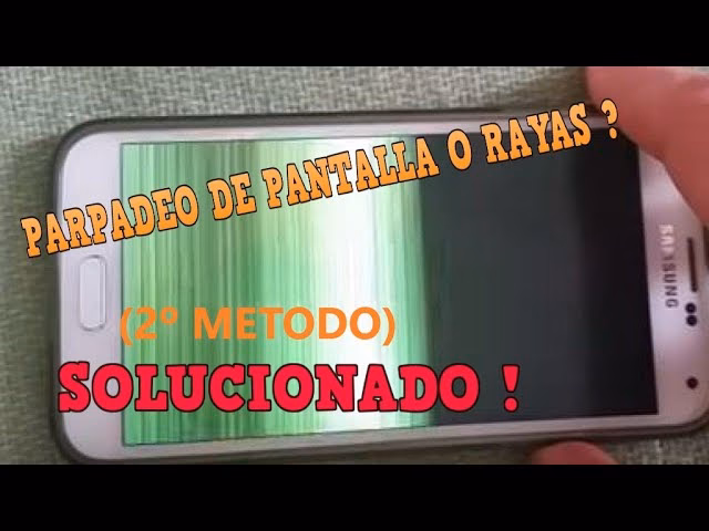 ¿Por qué se parpadea la pantalla de mi celular?