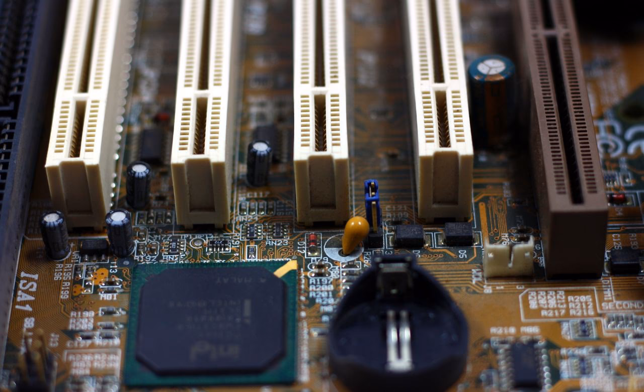 ¿Cómo influye el chipset en el rendimiento de una tarjeta madre?