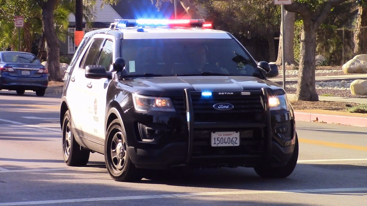 Who uses a Federal Signal siren?