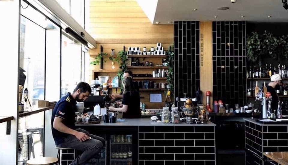 Is the last piece in Mulgrave a good place to eat?