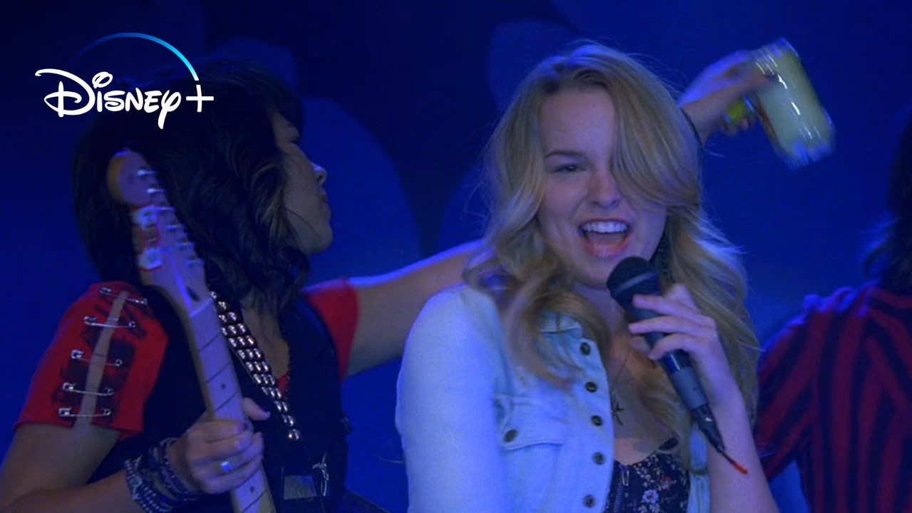 What song does Lemonade Mouth sing?