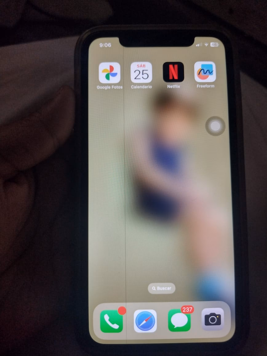¿Qué es la línea negra en la pantalla?