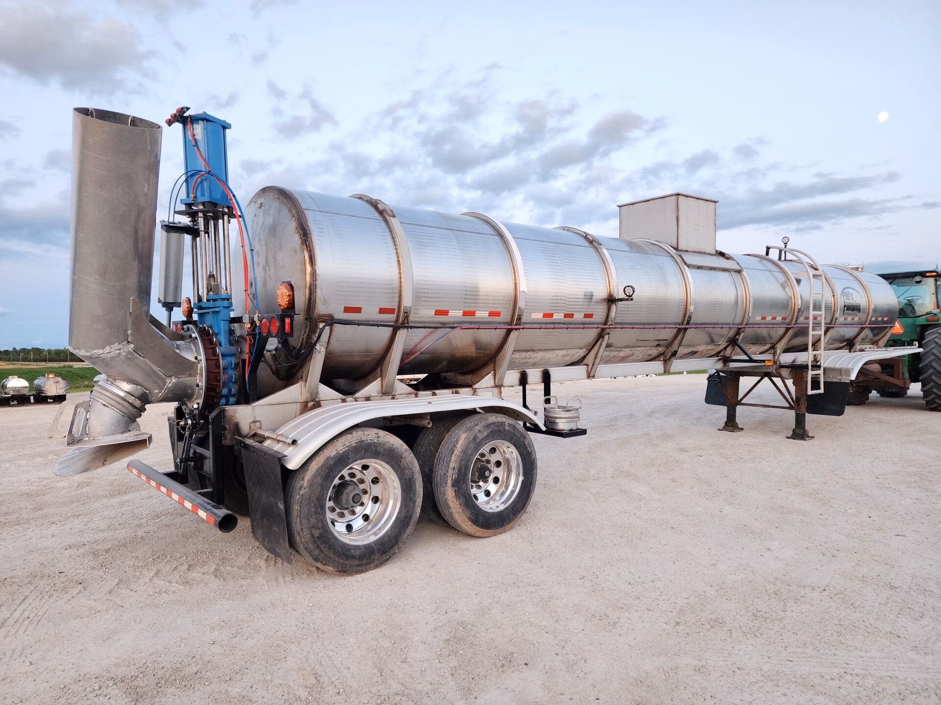 What size slurry tank does Balzer offer?