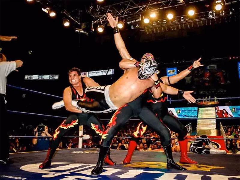 ¿Quién fundó la primera empresa de lucha libre de México?