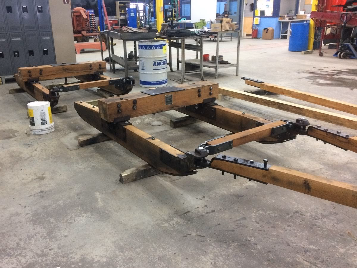 What are the characteristics of a log sled?