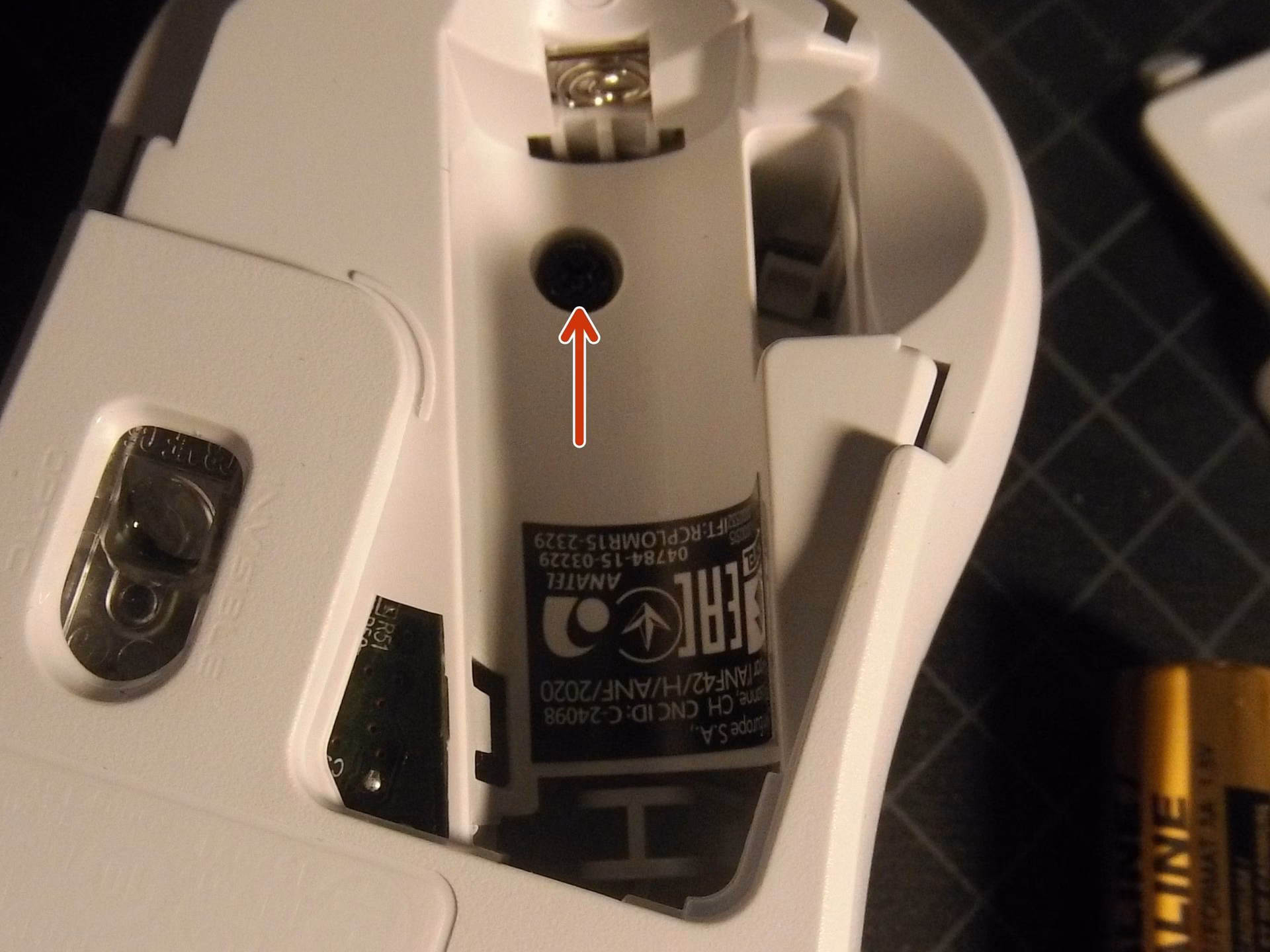 Why are Logitech mouse side buttons not working?
