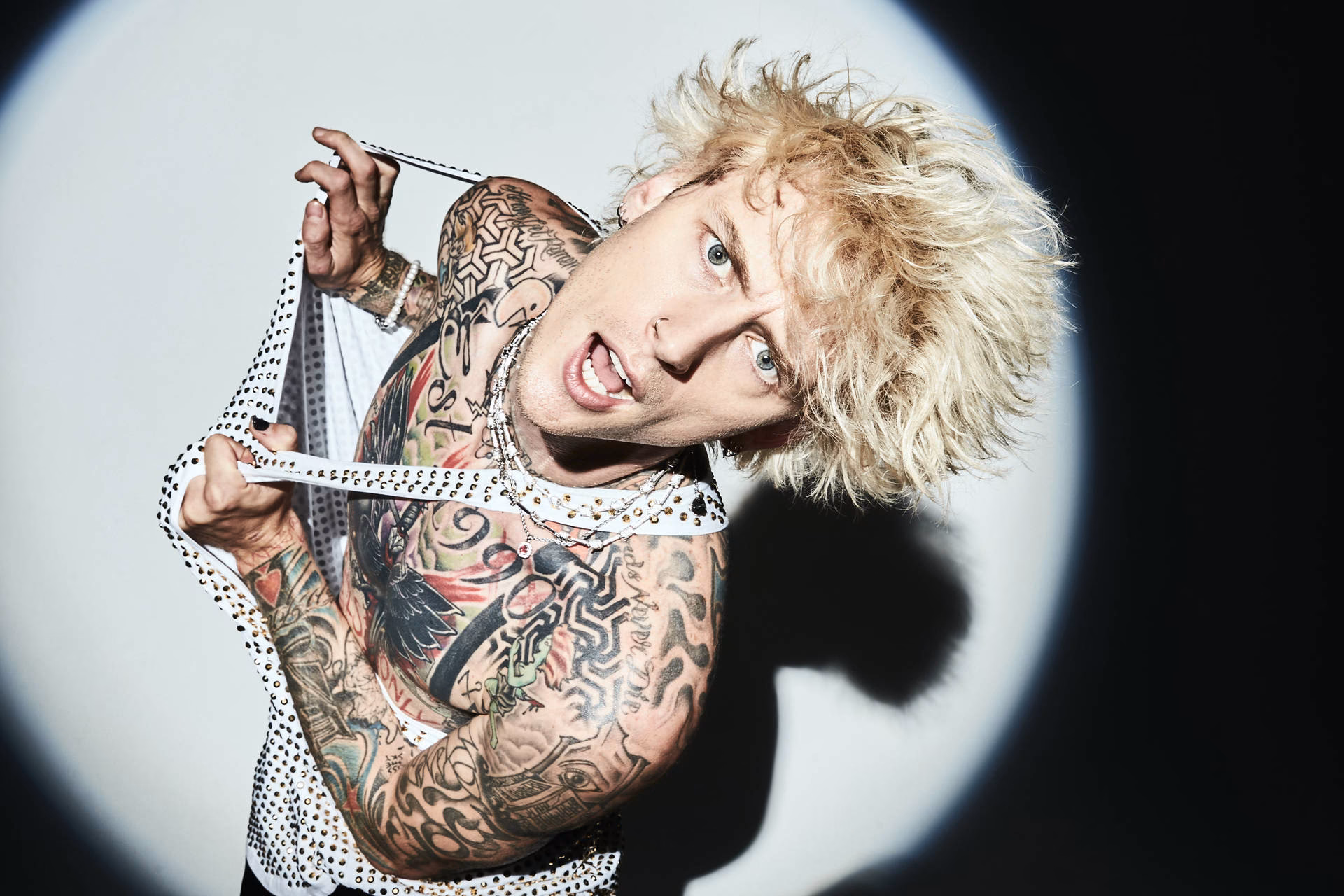 How many Machine Gun Kelly wallpapers are there?