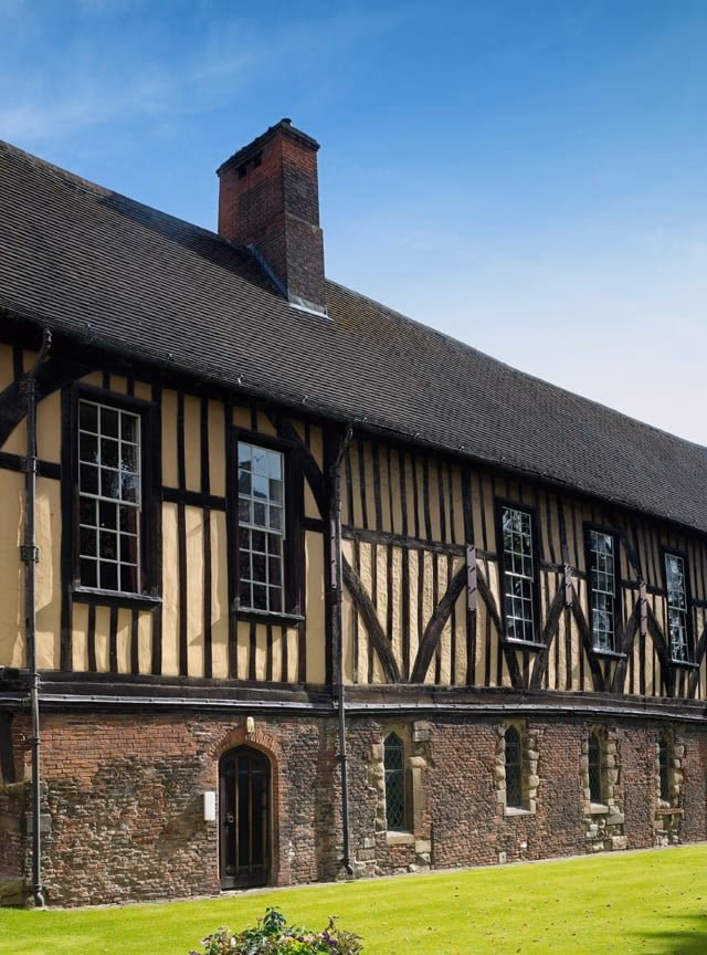 How do I get to Merchant Adventurers Hall?