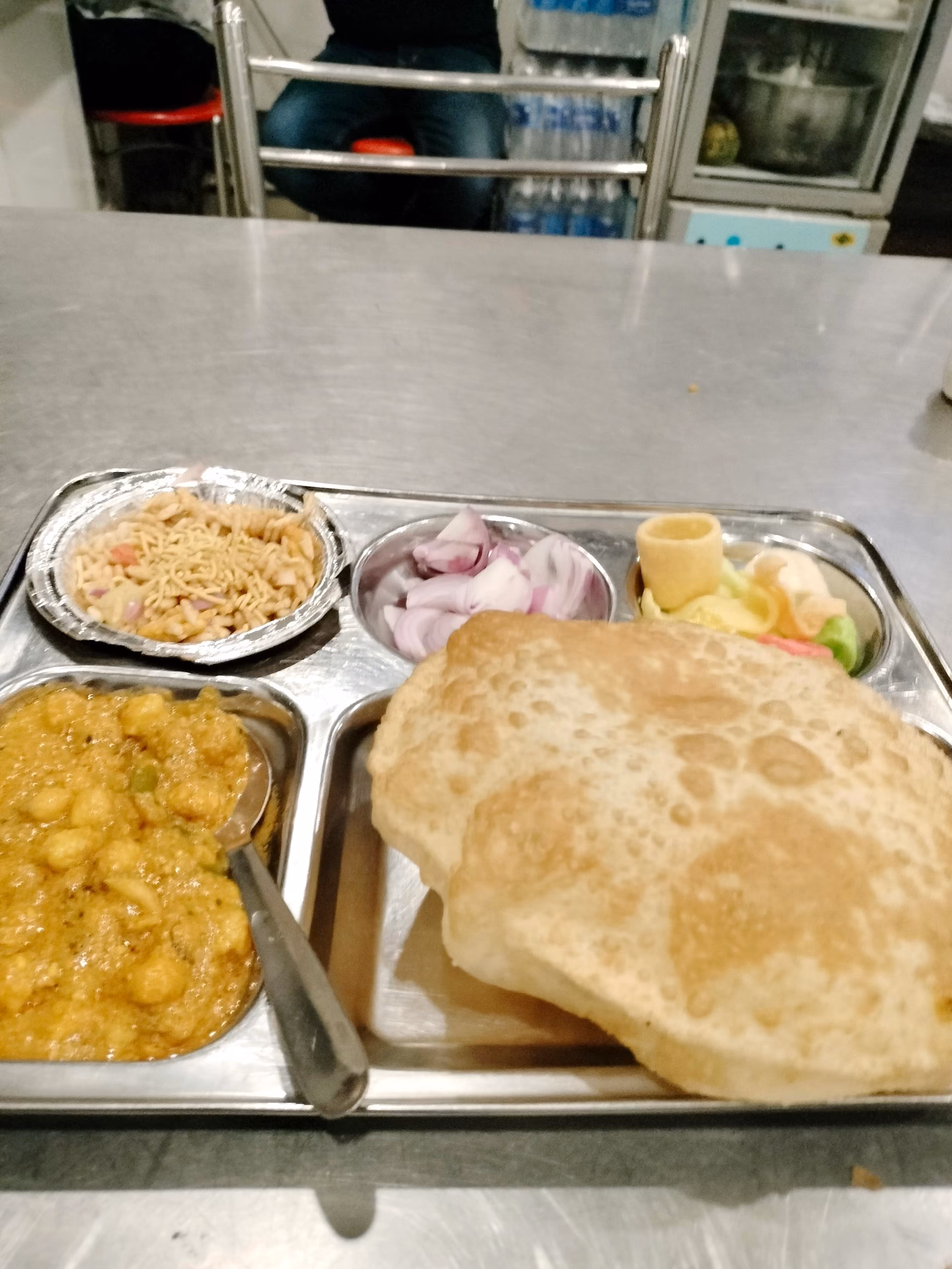 What does 'a mess of' food mean?