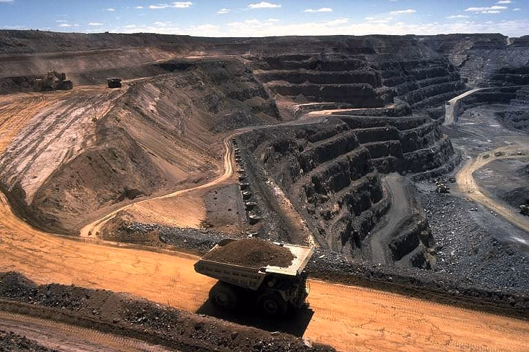 Which layers should be used in a global mining database?