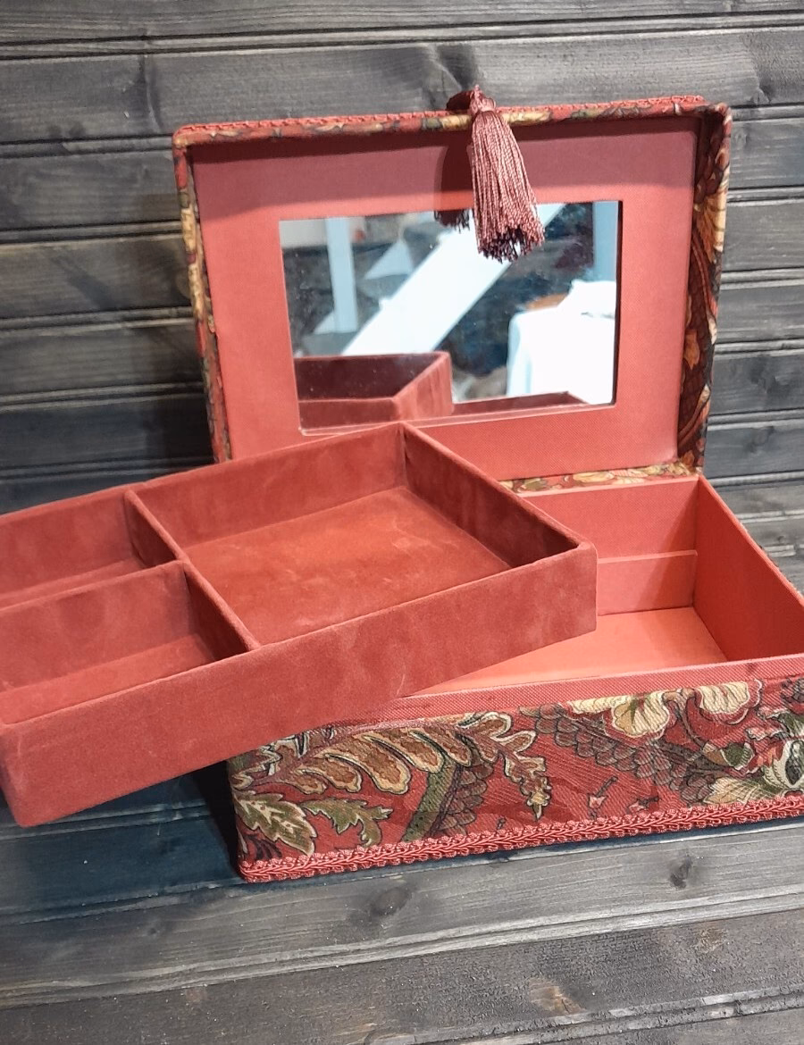 Is a mirrorcatch box a contraband item in London?