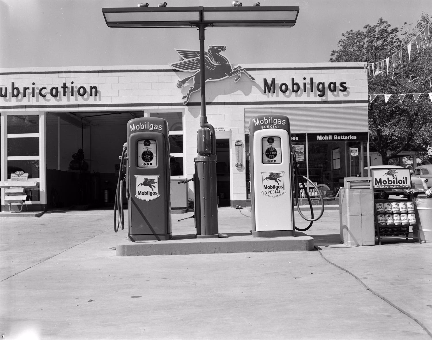 Who is Mobil (fuels and lubricants)?
