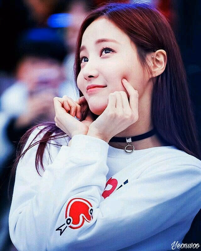 How many Yeonwoo wallpapers are there?