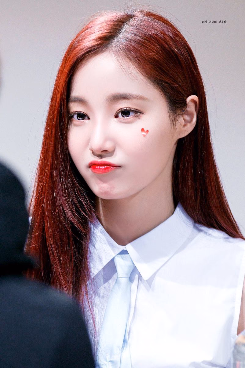 How many Yeonwoo images are there?