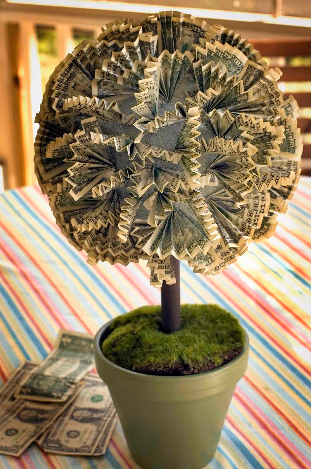 How to make a Christmas money tree?