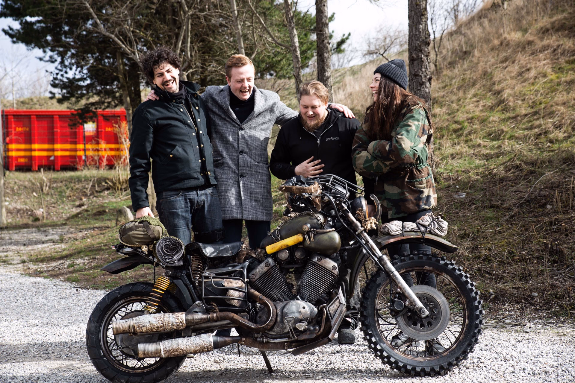¿Cómo aplicar mejoras y elementos cosméticos en la moto de Days Gone?