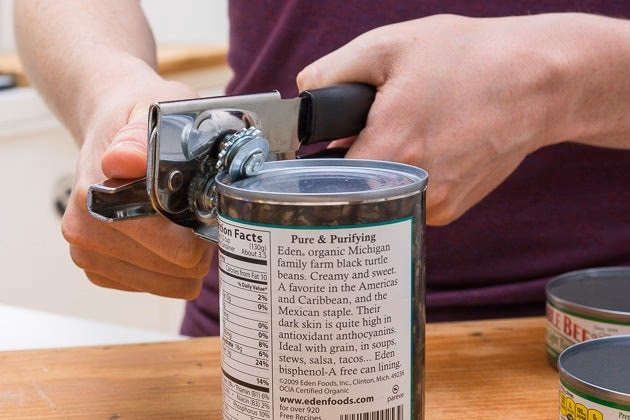 Can you open aluminum cans without a can opener?