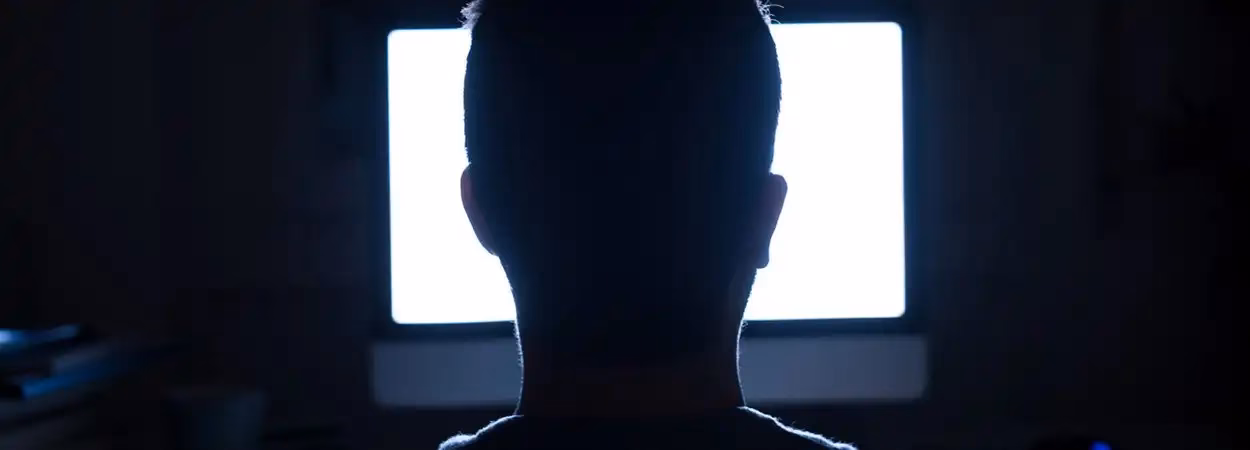 ¿Cómo proteger tu vista oscureciendo Windows 10?