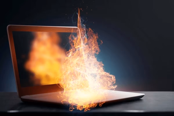 ¿Por qué mi PC sale a quemado?
