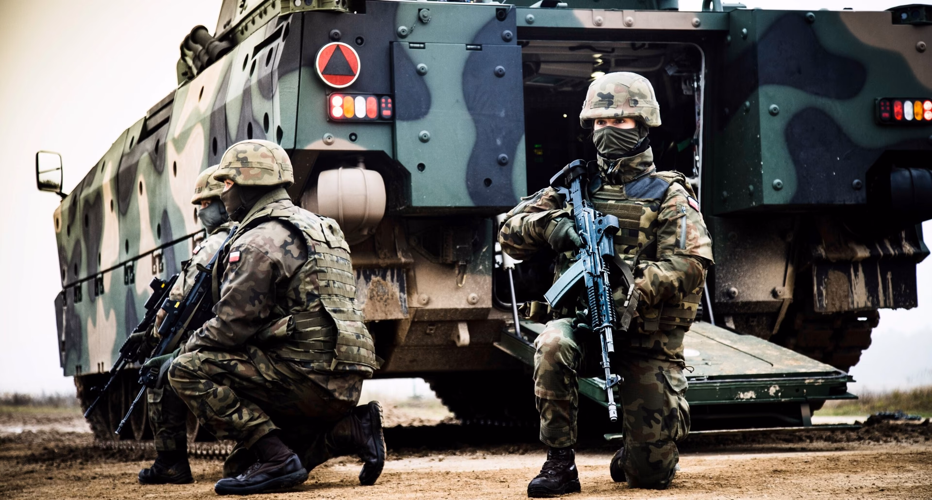 How many active Polish Army vehicles & artillery entries are there?