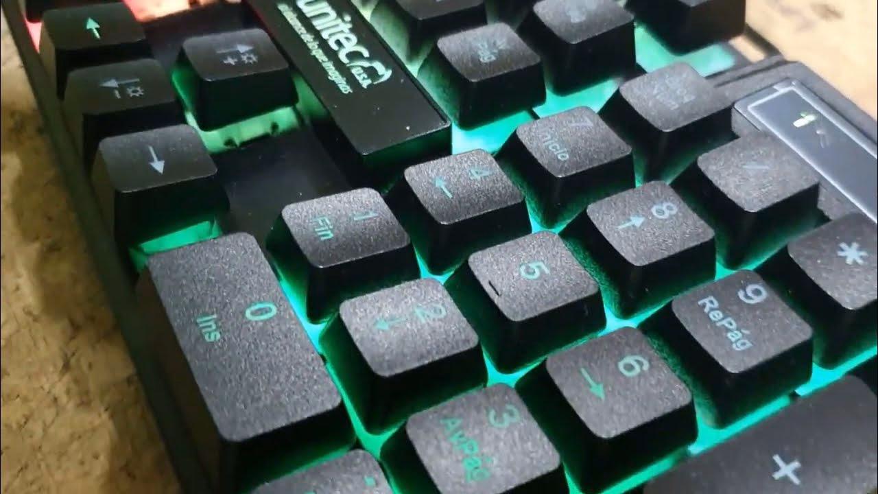 ¿Por qué mi teclado muestra colores incorrectos?