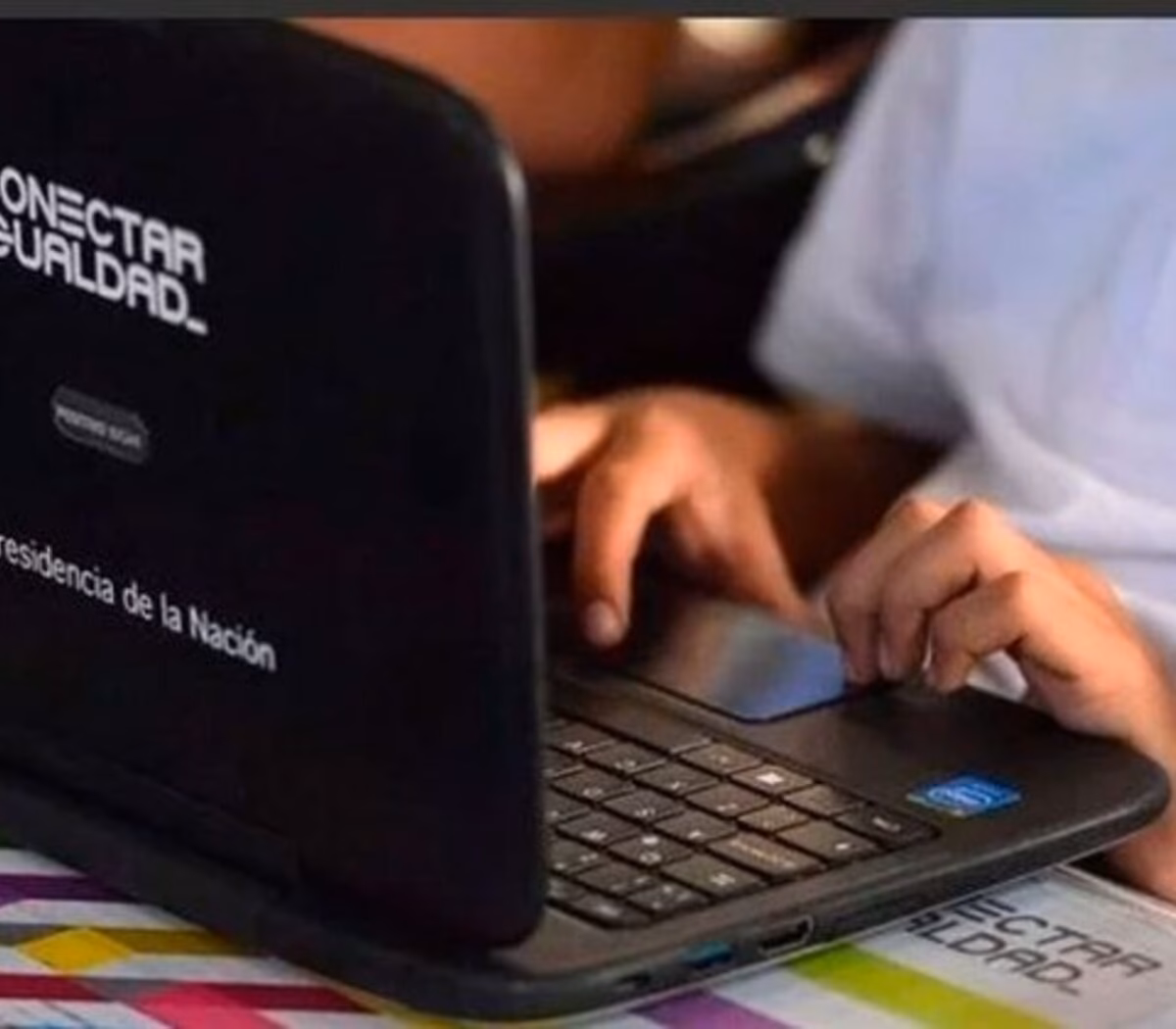 ¿Qué requisitos se necesitan para acceder a una netbook gratuita?