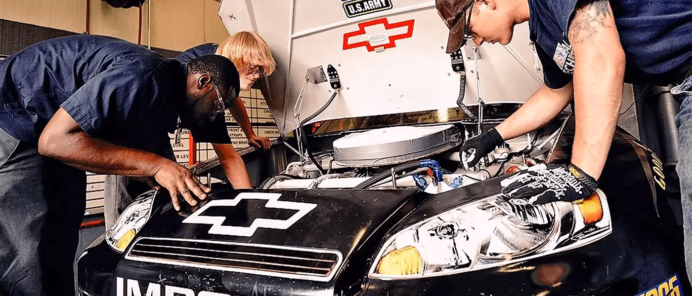 How do I get a job as a race car mechanic?
