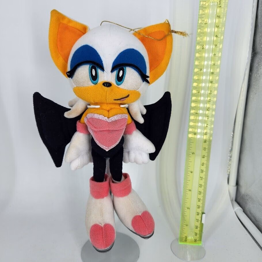 Why is Rouge the bat a jewel thief in Sonic X?