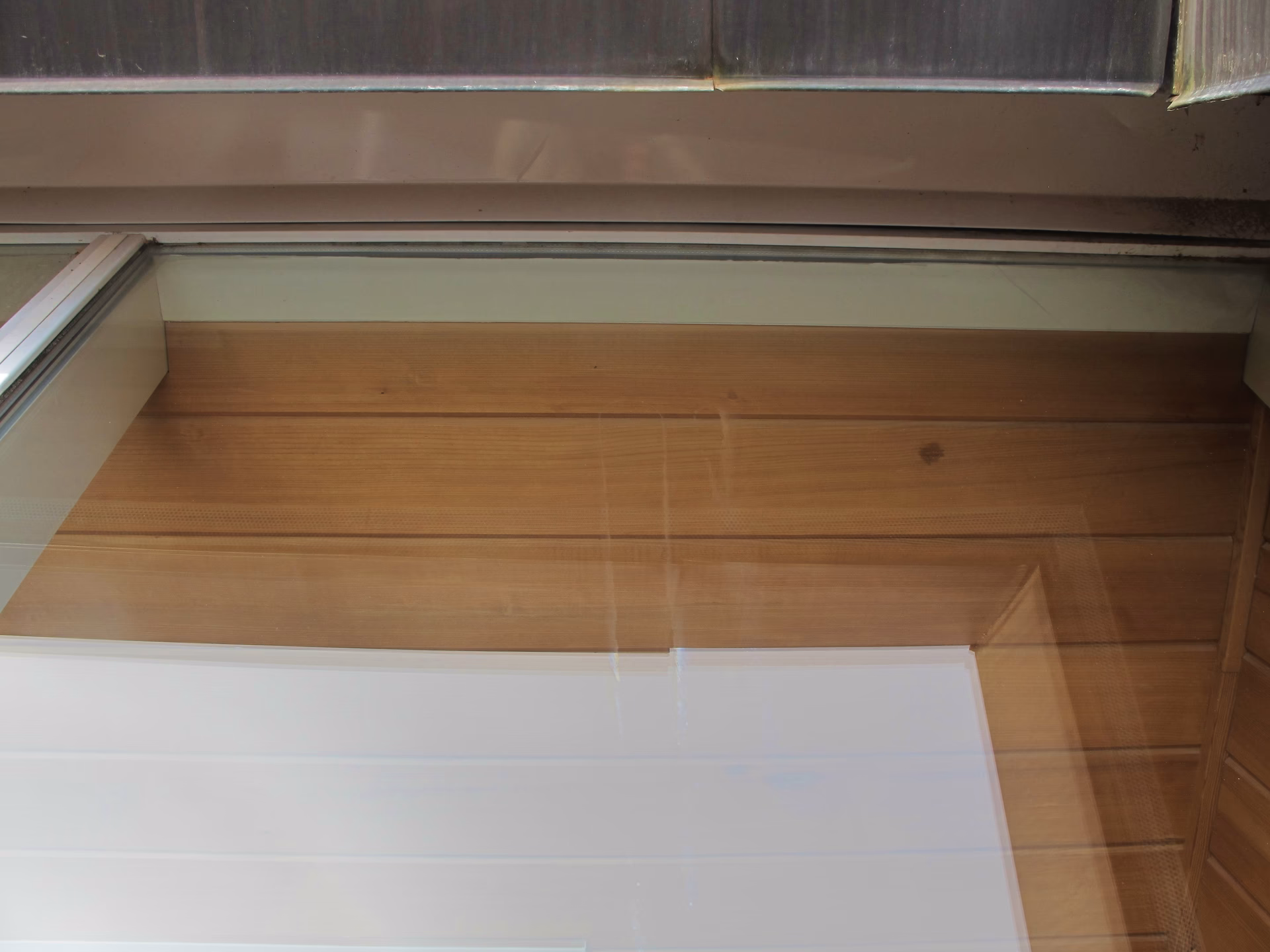 What is strengthened glass window in rust?