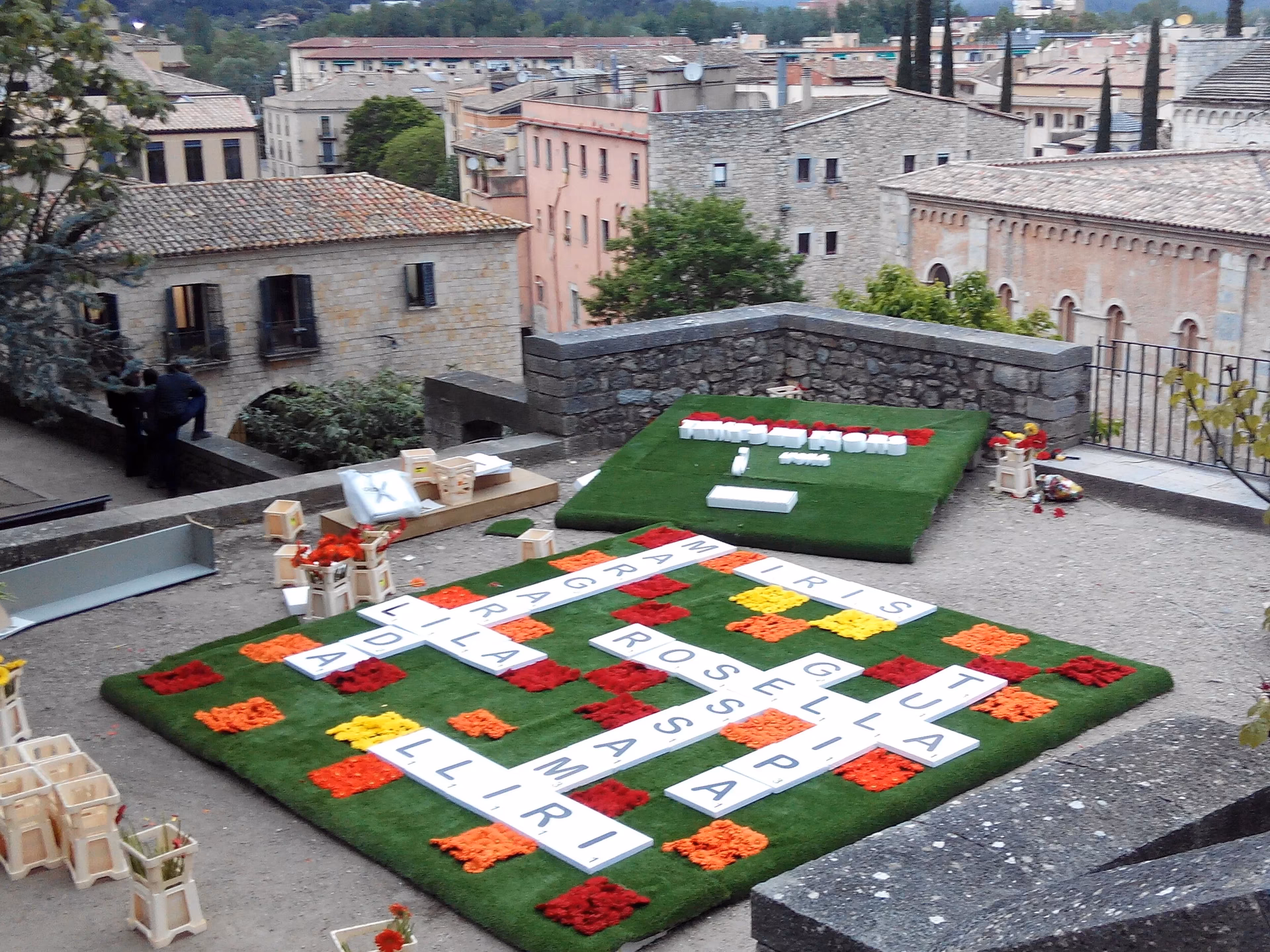 What are wooden garden games?
