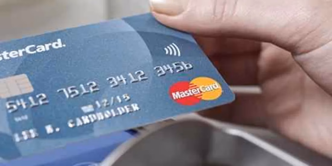 ¿Cómo se desconta el saldo de la tarjeta de débito Sabadell?