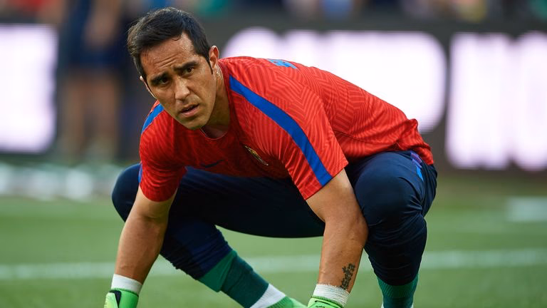 Who is England's smallest goalkeeper?