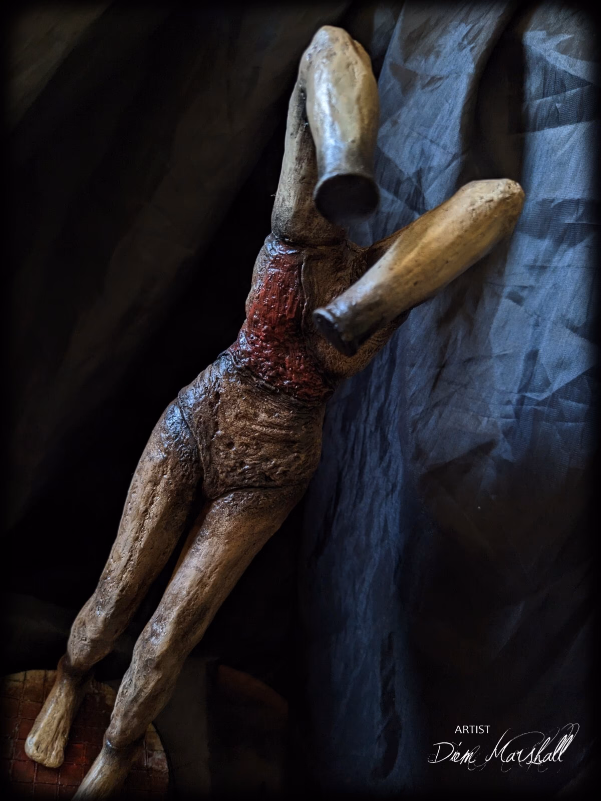 How do you beat a mannequin in Silent Hill 2 remake?