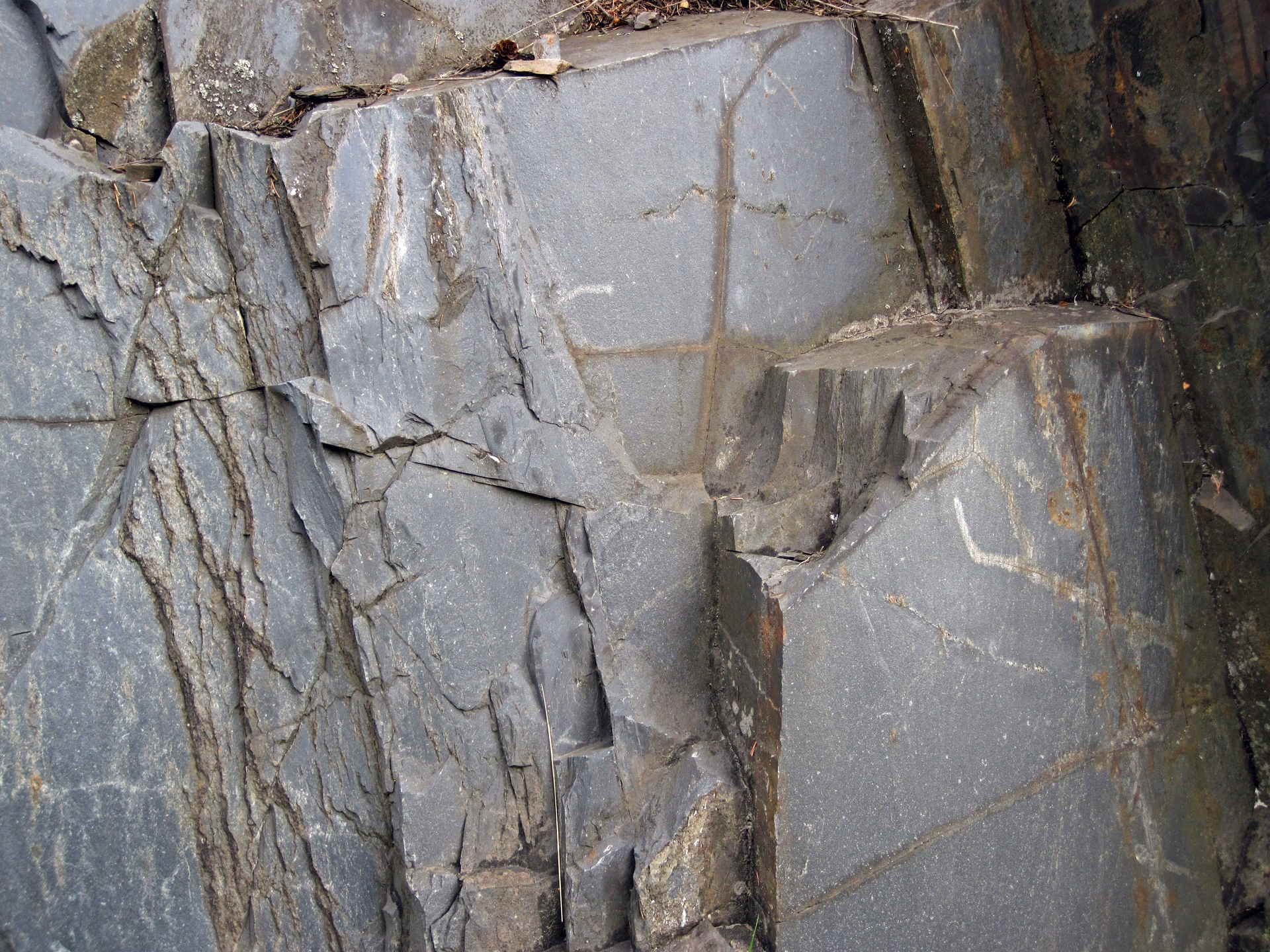 What does slaty mean?
