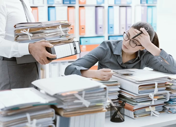 ¿Cuáles son los ejemplos de sobreesfuerzo?