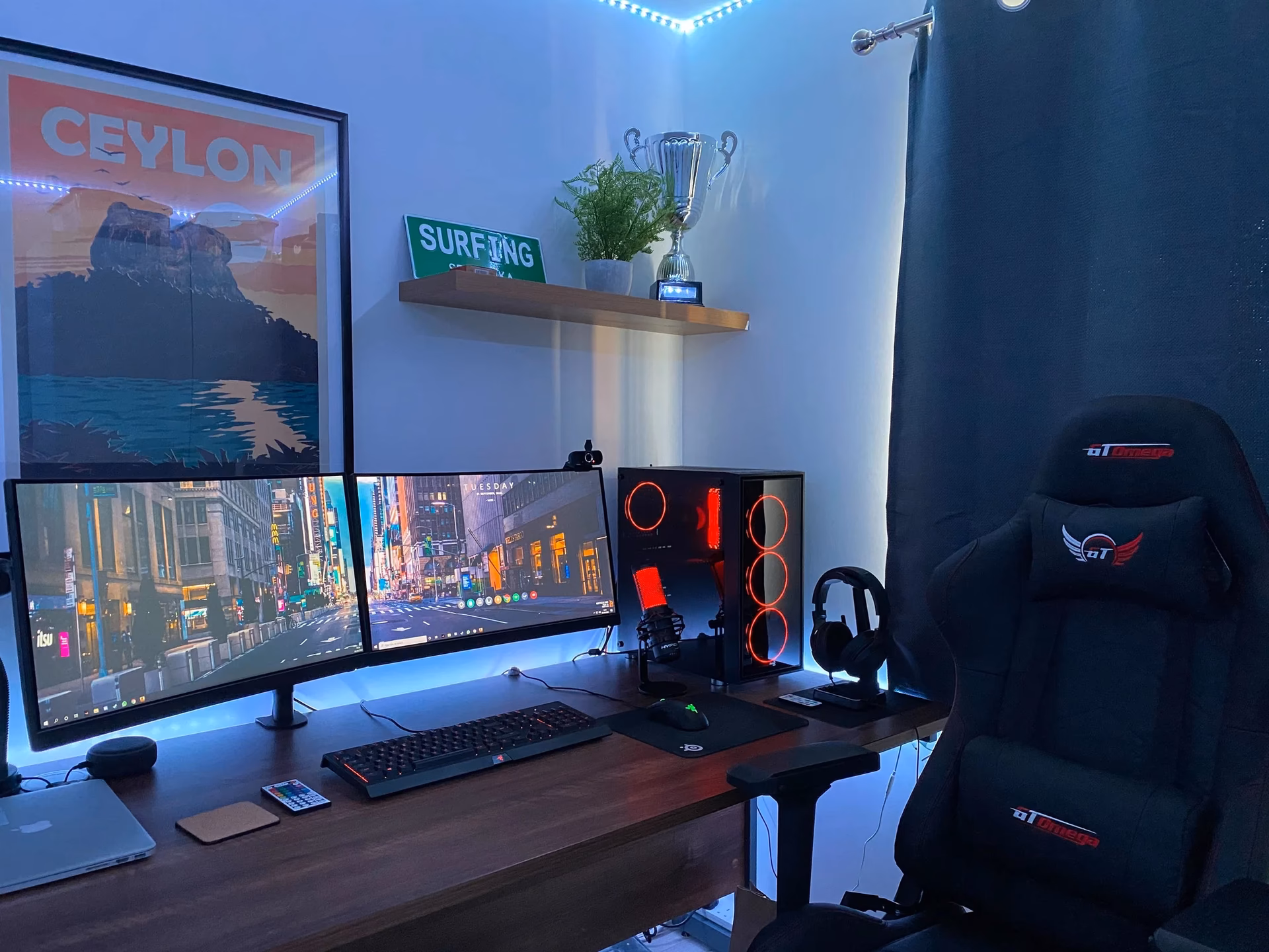 Can a computer screen monitor be split into two?