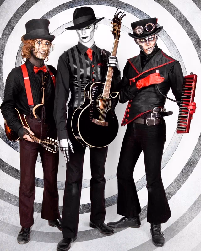 What time does Steam Powered Giraffe perform?