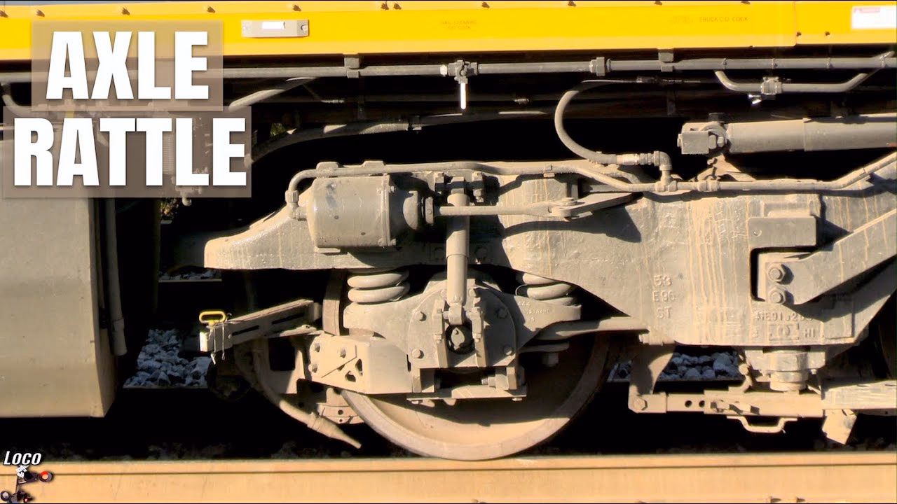 Which GE locomotive has a self-steering truck?