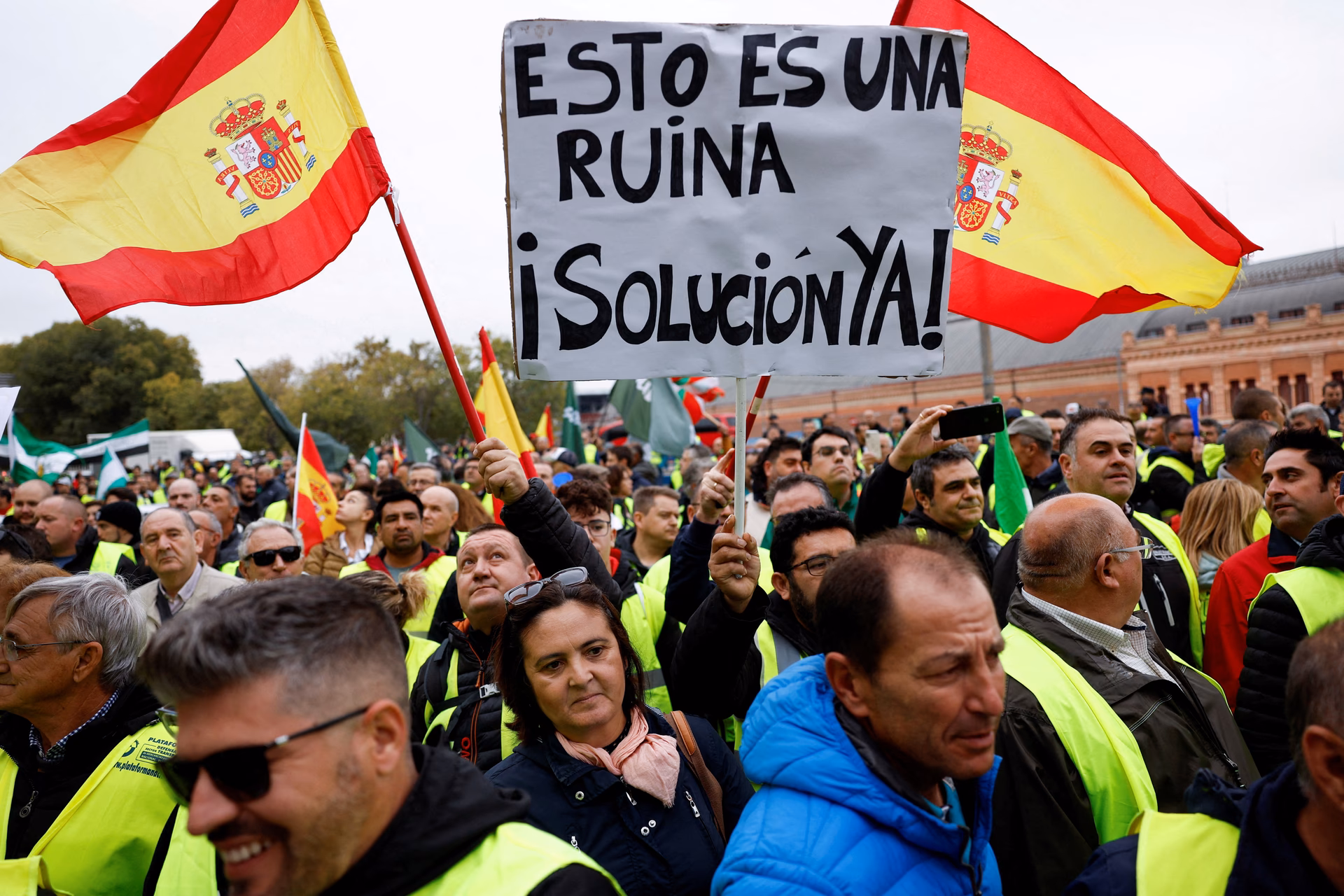 What is the Spanish word for 'strike'?
