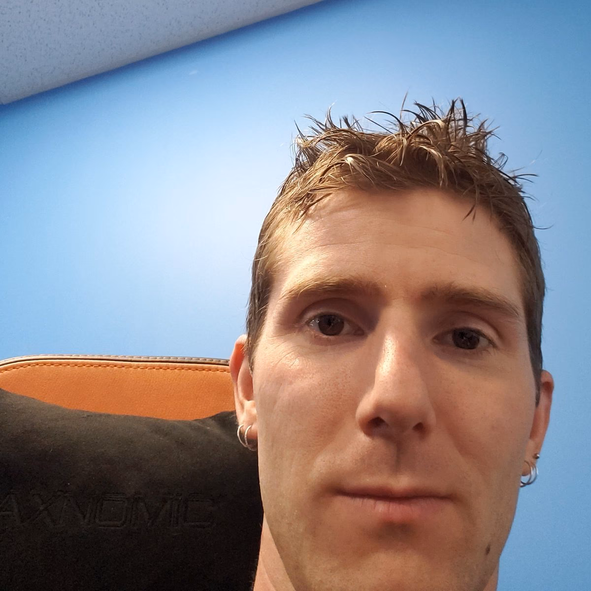 How does Linus Tech Tips create their content?