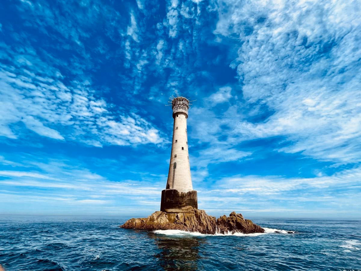 Where can you find a list of lighthouses in Argentina?