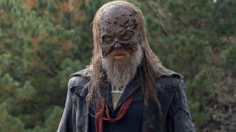¿Qué pasa con la máscara de Alpha en The Walking Dead?