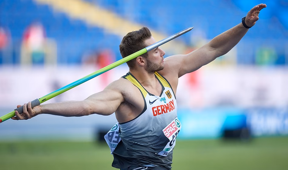 How do you learn a javelin throw?