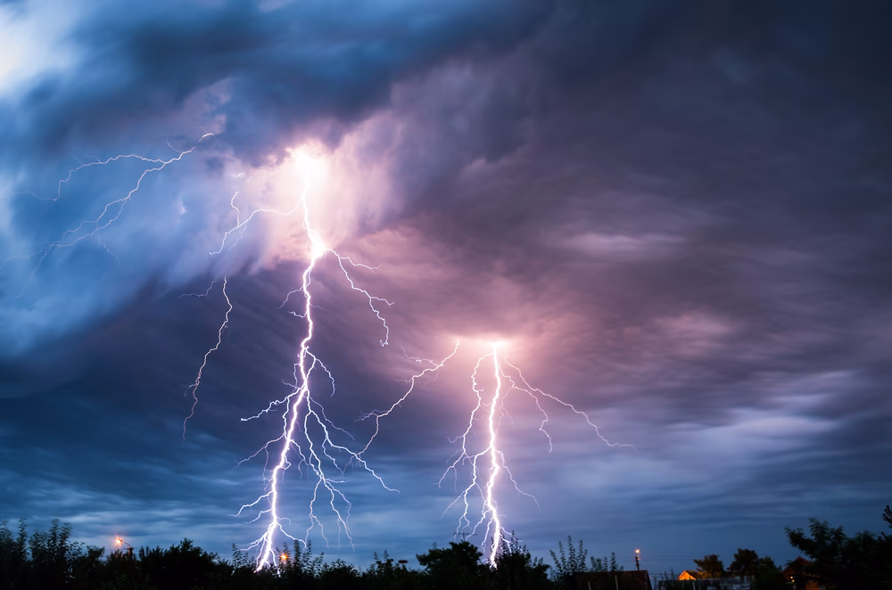 ¿Quiénes son los compositores de la canción Thunder?
