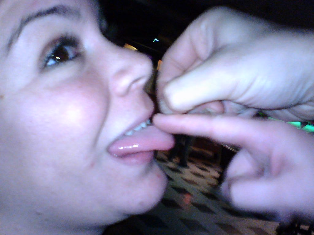 How does tongue retraction work?