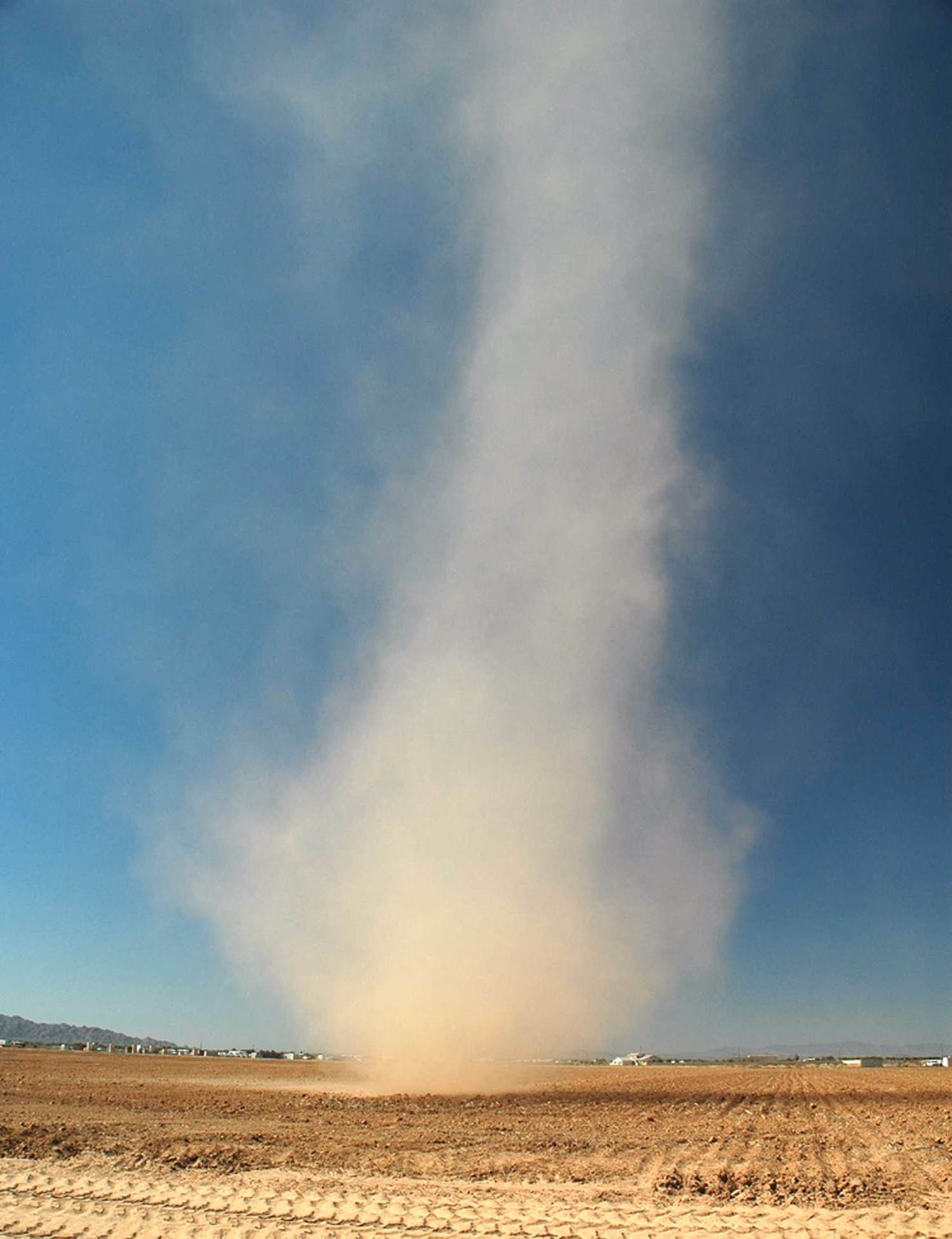 ¿Qué significa soñar con tornados de arena?