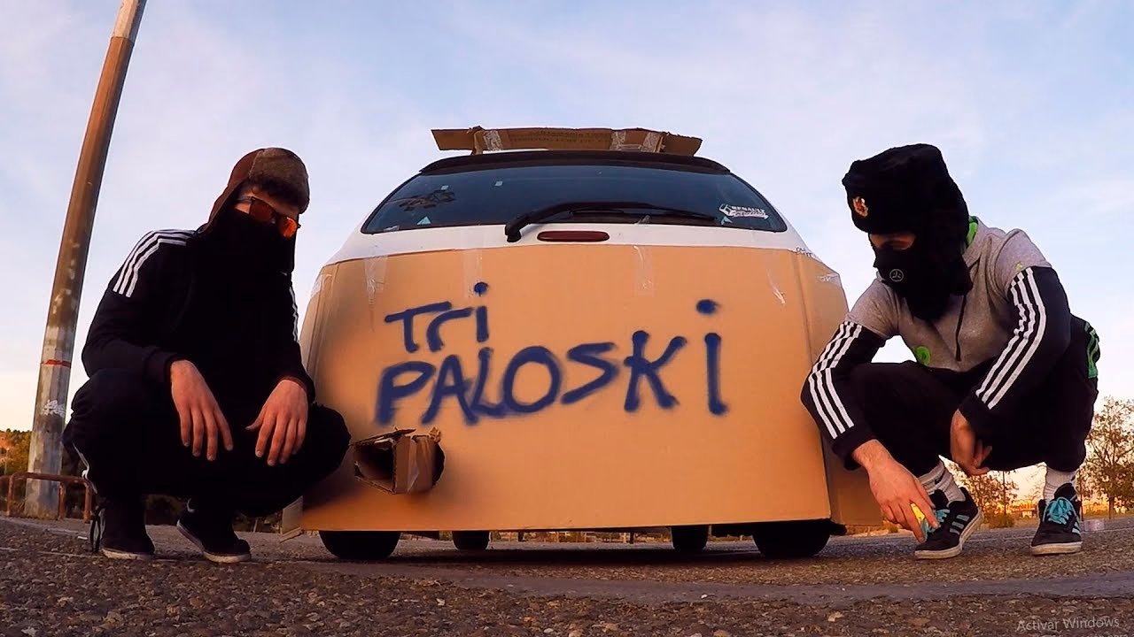 What is Davay's first single 'TRI POLOSKI'?