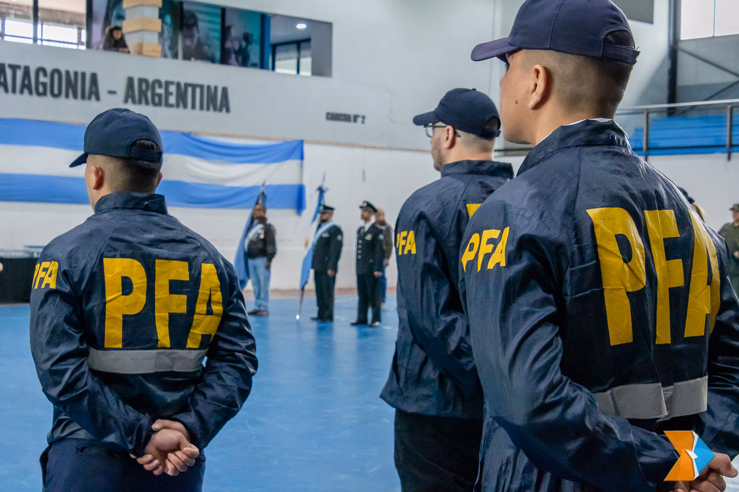 ¿Cuál es el uniforme de la policía en Argentina?